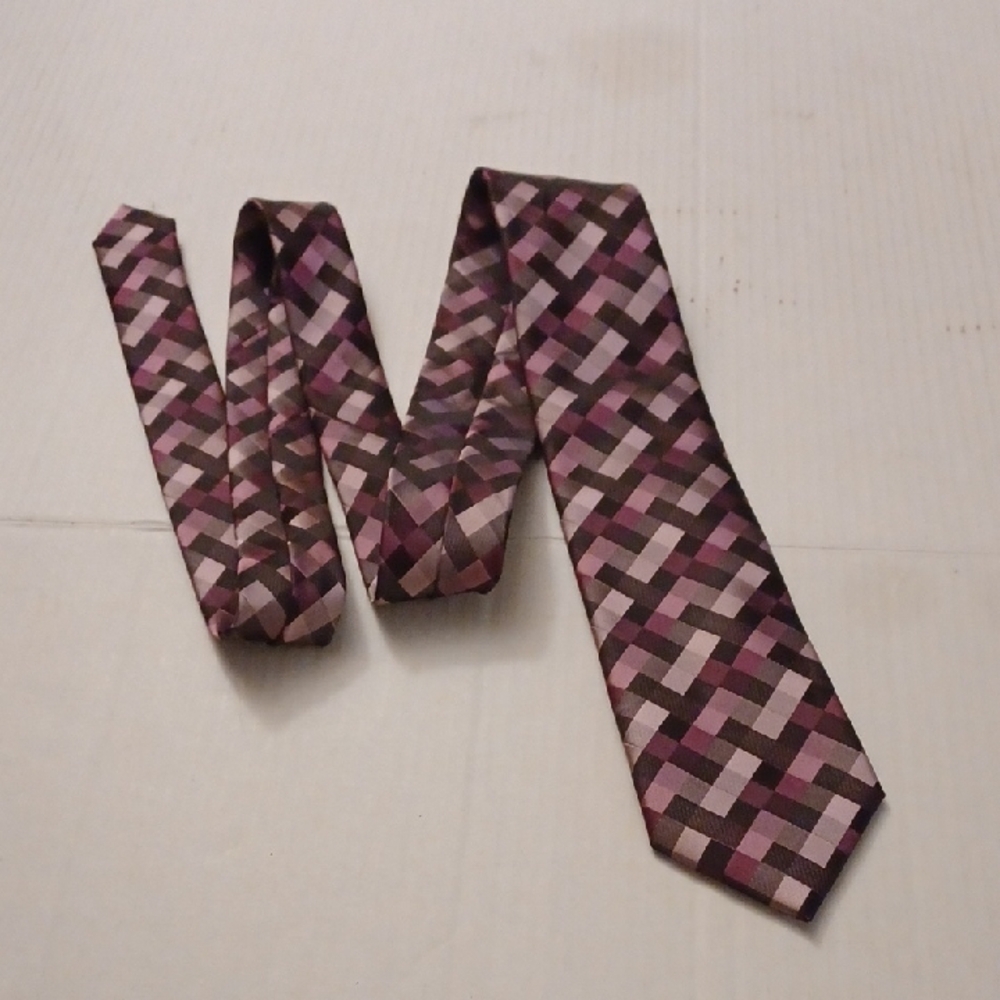 4/$60 Pink & Gray Geometric Tie